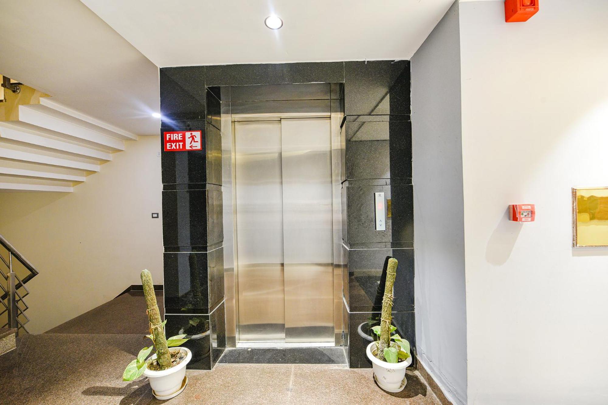 Fabhotel Prime Apple Tree Residency Ню Делхи Екстериор снимка